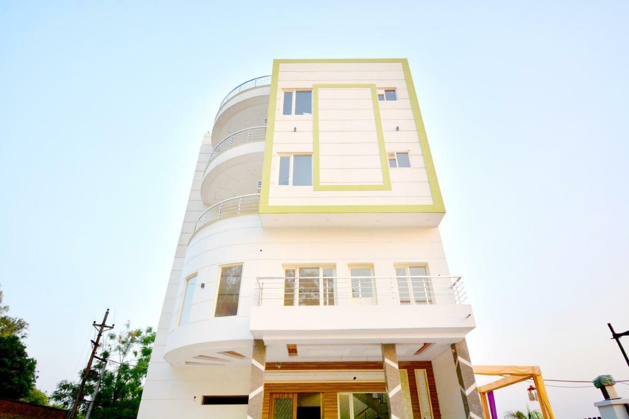 Hotel Oyo 40699 Grand Sokhi Tarn Taran Exteriér fotografie